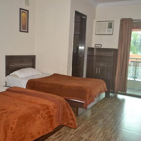 Hotel Rahil Plaza Панчгани Экстерьер фото